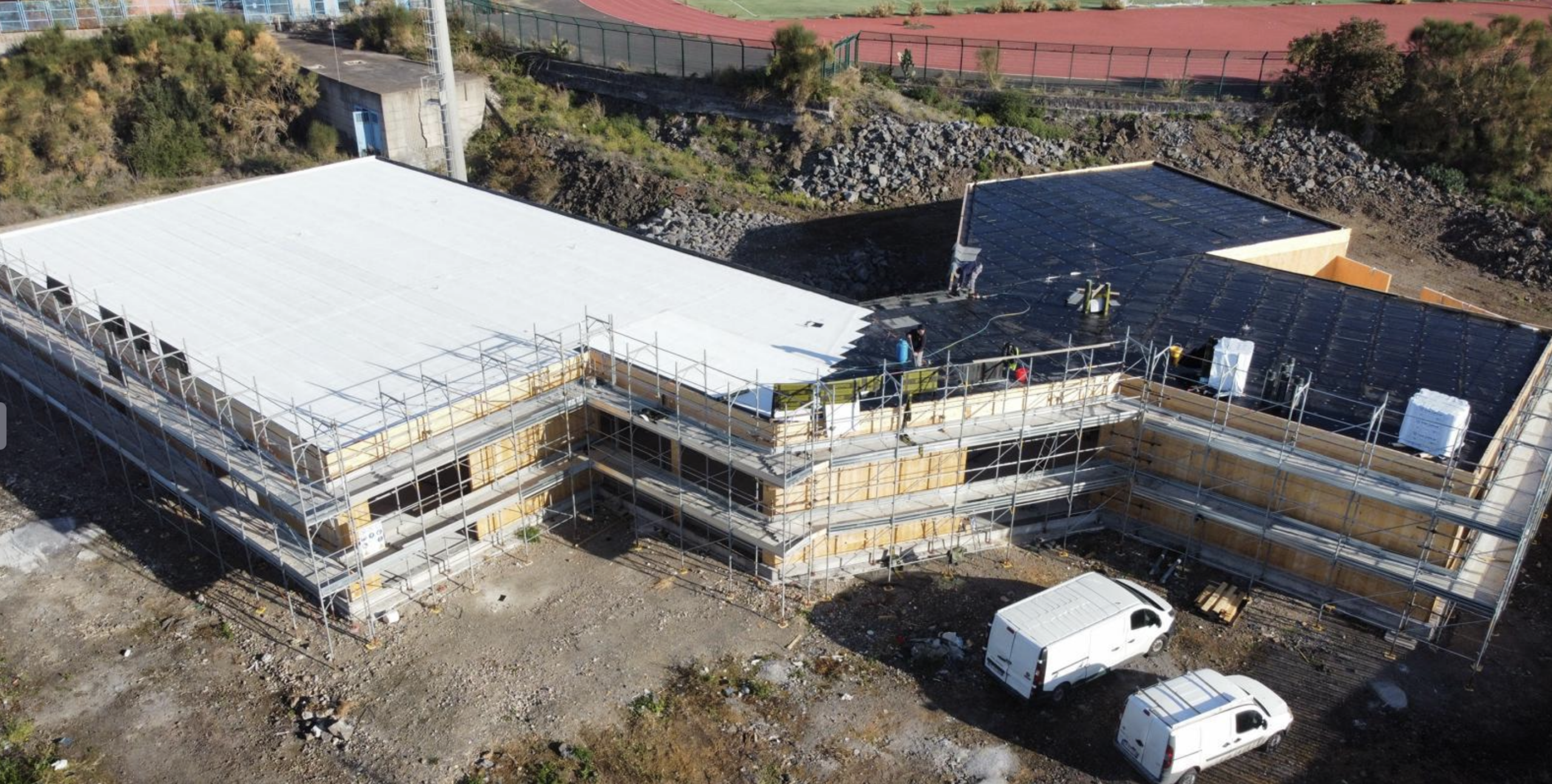 Coibentazione del tetto piano di un’istituto pubblico in XLAM a Catania